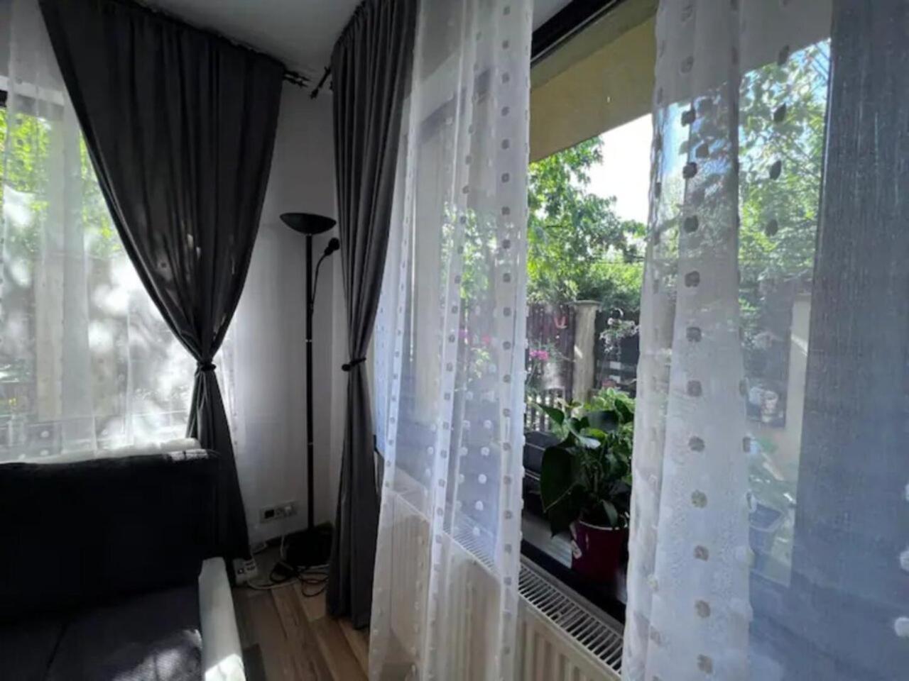Vila Luminoasa Cu Curte Privata Bucharest Exterior photo